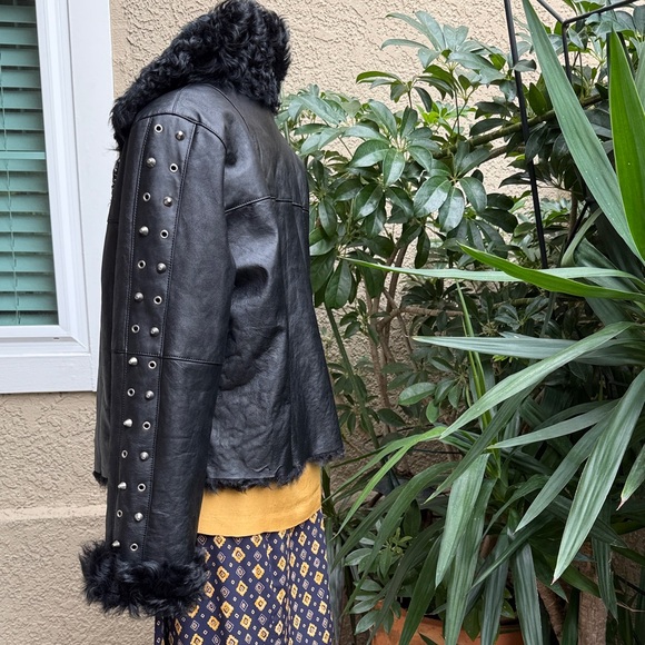 Vintage Women's Black Shearling Jacket - Picture 7 of 12